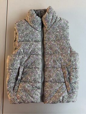 H&M Girls Quilted Floral Puffer Vest in Sage Green and Lavender